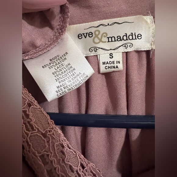 Eve & Maddie Rose Color Size Small Sleeveless Lace Top - Picture 2 of 3